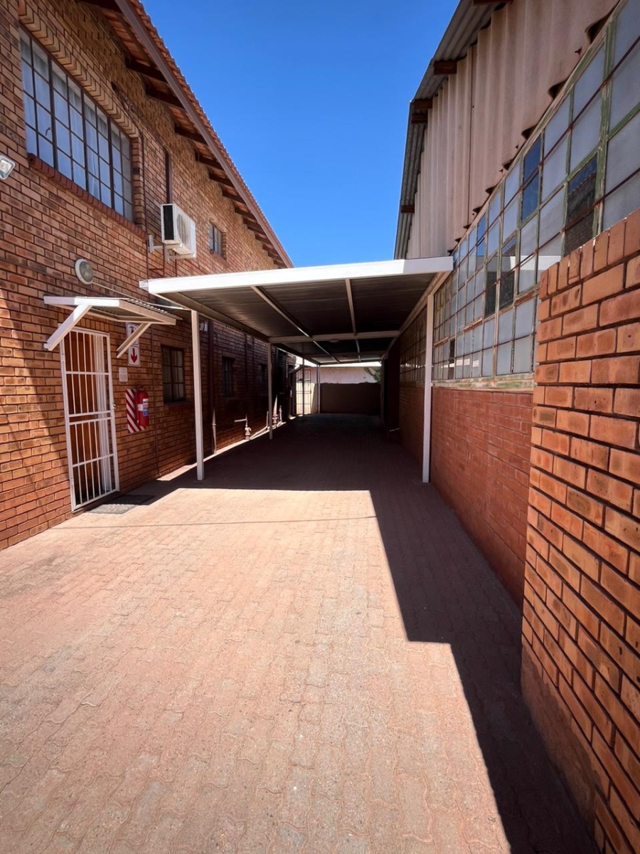 8 Bedroom Property for Sale in Postmasburg Northern Cape